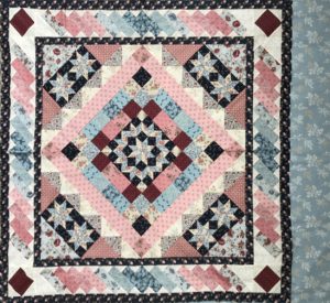 Voor deze mooie quilt zochten we vandaag een border uit. Het patroon mis gekocht bij Petra prins, de stofjes zijn van Edyta Sitar en French General. Erg mooi.....