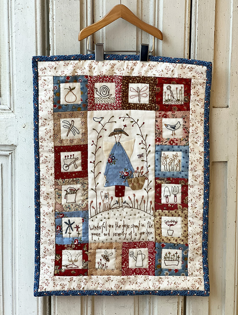Een leuke quilt hoeft niet altijd groot te zijn! Annemarie maakte de 'Peaceful Garden Quilt' van Anni Downs. Lekker uit haar restjesbak. Met de Stitchery en het appliqueren is het echt een snoepje geworden! Wil je hem ook maken? We hebben nog twee patronen op voorraad:
