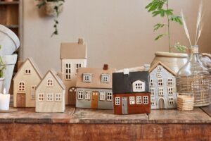 De huizenmarkt is weer geopend! De nieuwe Scandinavische huisjes staan in de webshop....je vindt ze bij Cadeau (klik)