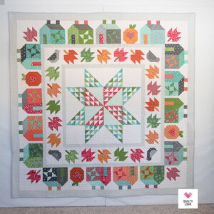 Deze leuke huisjes quilt maak je van heel veel fleurige restjes. De quilt is 200 x 200 cm groot. Het patroon is in het engels maar makkelijk te volgen.