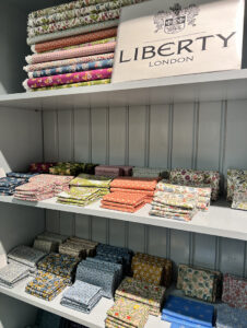 Er is weer een lekker lange nieuwsbrief verstuurd met heel veel zomernieuwtjes. Het kan zijn dat hij in je Spam zit. Maar misschien heb je geen gratis abonnement? Schrijf je dan in op de Homepage (onderaan) van Quilt Studio het Gooi.